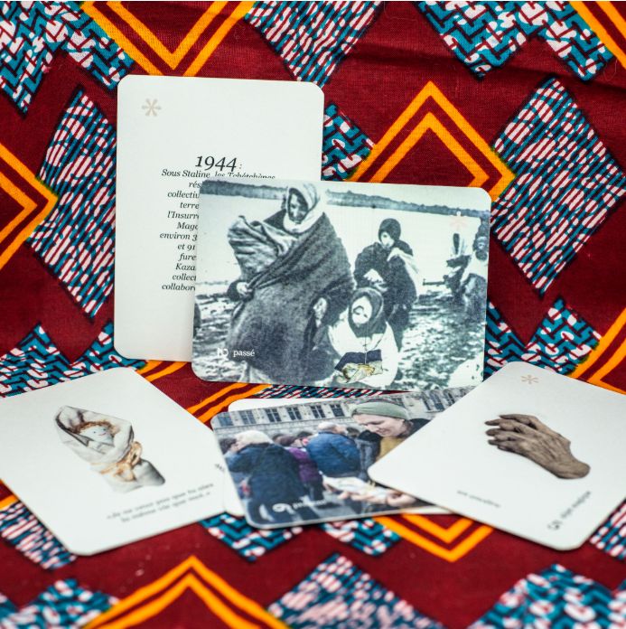 2001000019106-histoires-de-femmes-et-dexil-coffret-textil---racines-ou-princesses-ou-prier